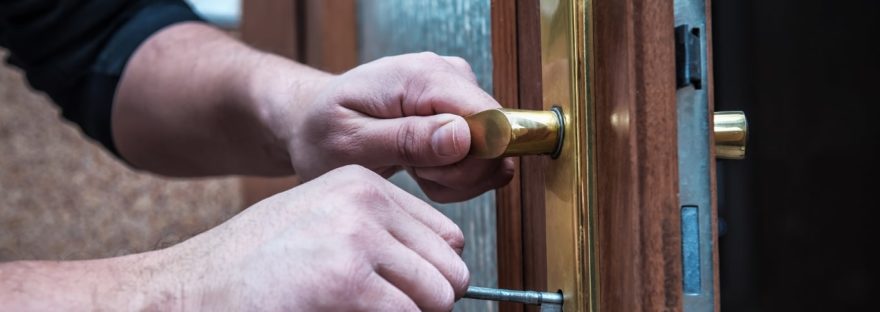 Comment Ouvrir une Clenche de Porte Bloquée